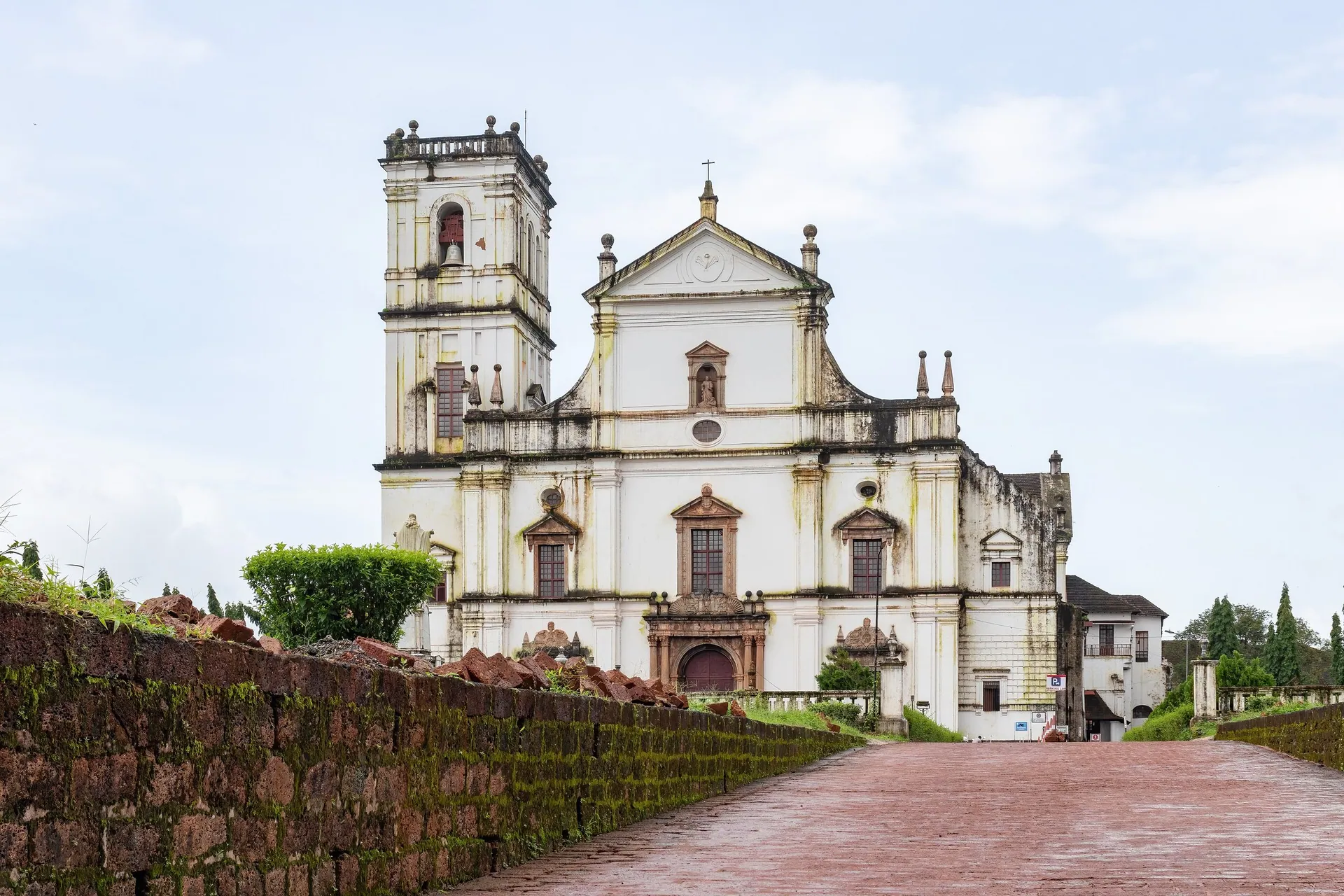 The Sé Cathedral in Old Goa, seen from the Rua Direita